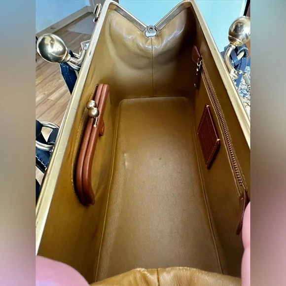 🍒RARE COACH 1941 KISSLOCK SATCHEL 38 CHERRIES!! 🍒 - Picture 8 of 16